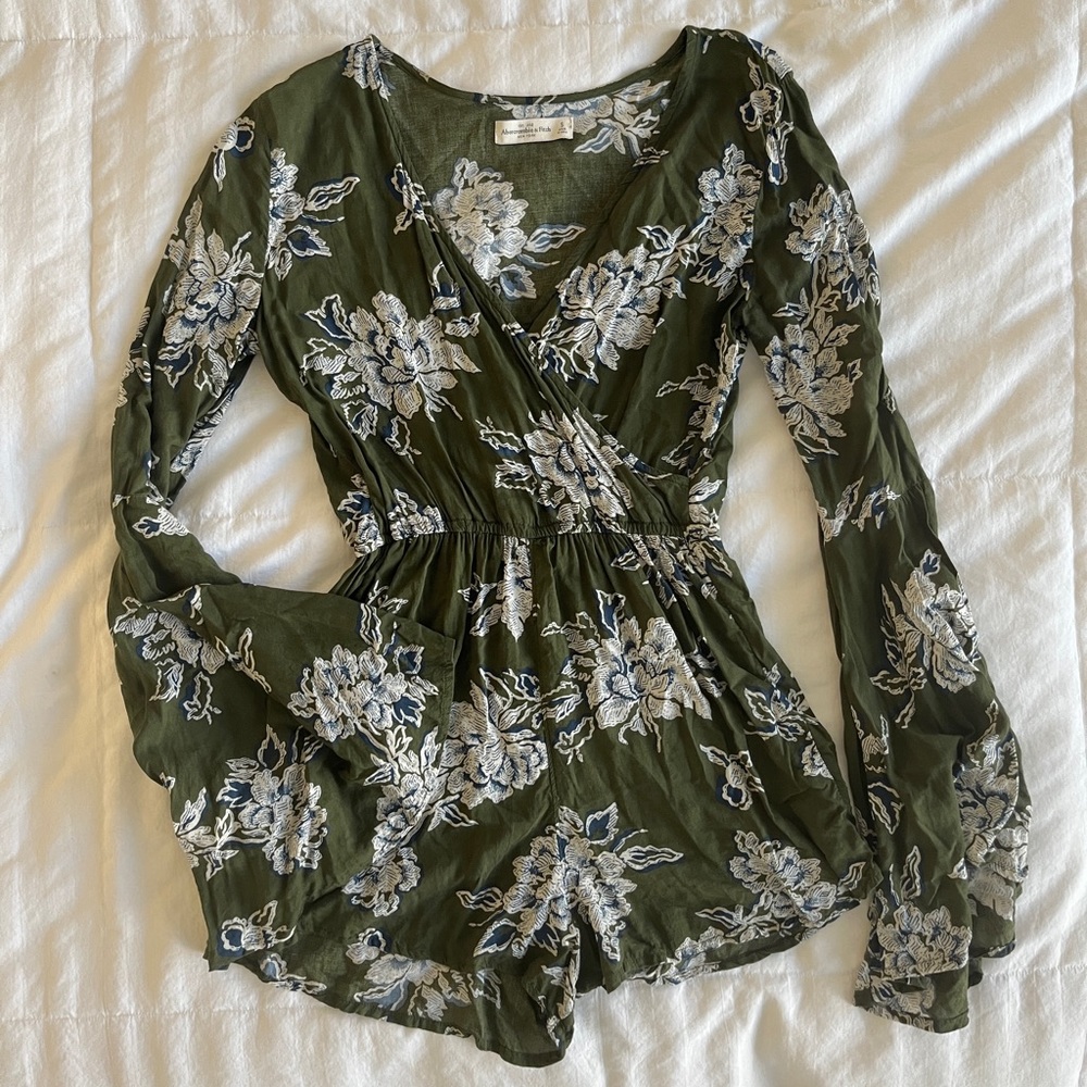 ❌SOLD❌ A&F Green Floral Romper